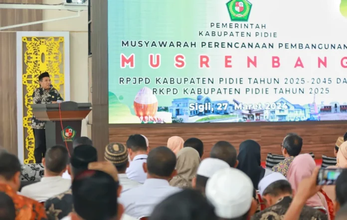 Penjabat Bupati Pidie, Ir. Wahyudi Adisiswanto, M.Si membuka sekaligus memberi arahan dalam acara Musyawarah Perencanaan Pembangunan (Musrenbang) Kabupaten Pidie dalam rangka Penyusunan Rencana Pembangunan Jangka Panjang Daerah (RPJPD) Tahun 2025-2045 dan Rencana Kerja Pemerintah Daerah (RKPD) Tahun 2025