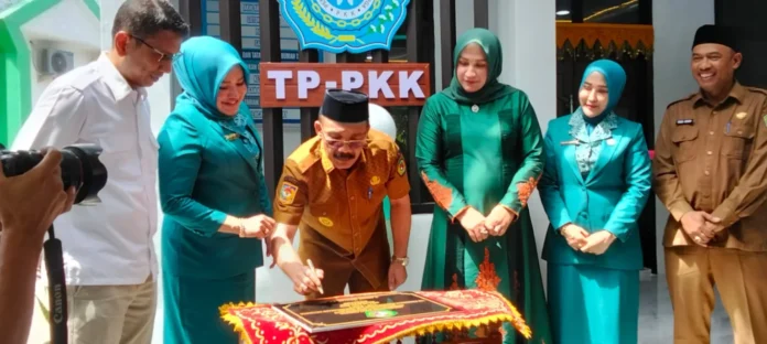 Bupati Pidie, Sarjani Abdullah, secara resmi meresmikan Gedung Sekretariat Tim Penggerak PKK (TP-PKK) Kabupaten Pidie