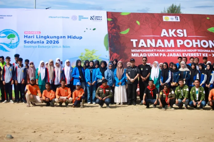 Wakil Bupati Pidie Alzaizi menghadiri Aksi Bersih Pantai dan Penanaman Pohon dalam rangka Peringatan Hari Lingkungan Hidup Sedunia 2026