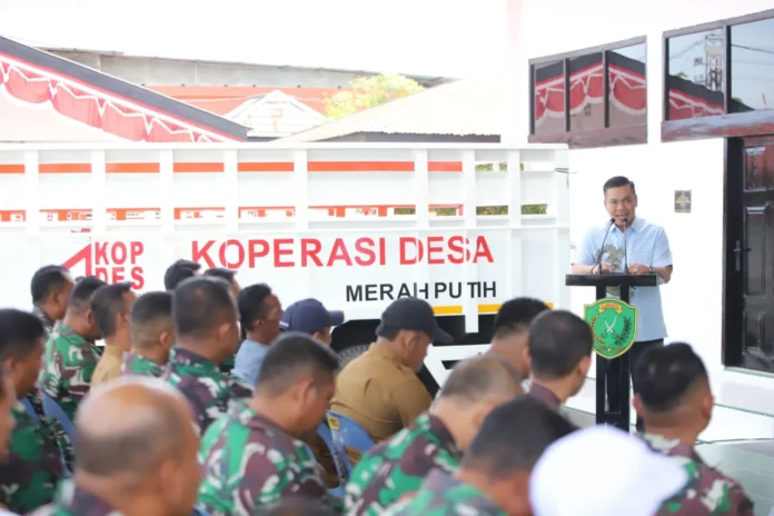Wakil Bupati Pidie Alzaizi menghadiri acara Penyerahan Sarana dan Prasarana Koperasi Kelurahan Desa Merah Putih yang berlangsung di Makodim 01/02 Pidie