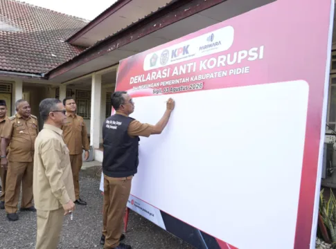 penandatanganan Deklarasi Antikorupsi secara bersama-sama oleh Sekretaris Daerah didampingi Inspektur Kabupaten Pidie, seluruh kepala SKPK, serta aparatur sipil negara (ASN) di lingkungan Pemerintah Kabupaten Pidie sebagai wujud komitmen bersama dalam mewujudkan pemerintahan yang bersih, transparan, akuntabel, dan bebas dari praktik korupsi.