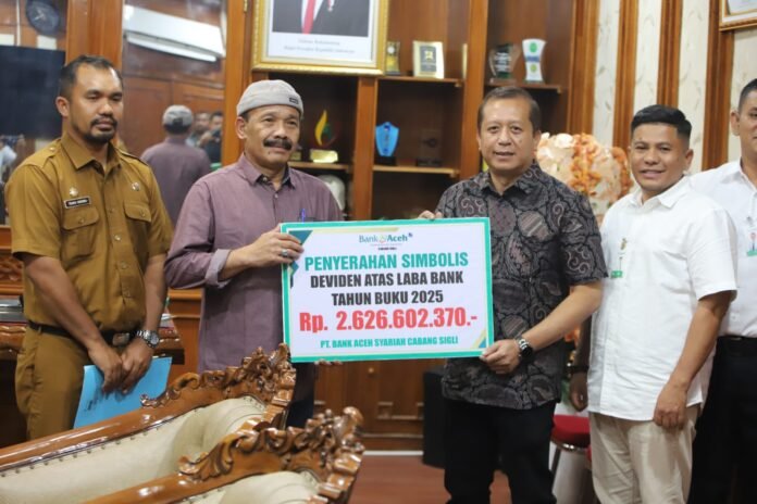 Bupati Pidie, H. Sarjani Abdullah, MH yang didampingi Kepala Badan Pengelolaan Keuangan Kabupaten (BPKK ) Pidie, Teuku Hendra Hidayat Yoga, S.STP., M.Ec, Dev serta Plt Sekretaris Baitul Mal Pidie, Basri, S.Pd., M.Pd, di Pendopo Bupati Pidie pada Senin (3/8/2026).