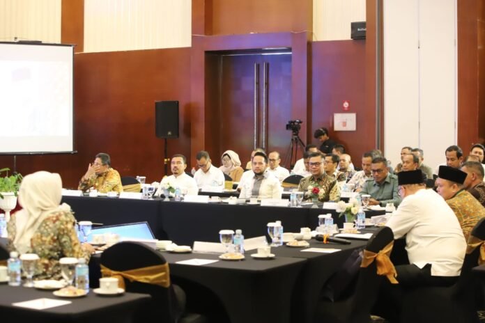 Wakil Bupati Pidie, Alzaizi menghadiri Focus Group Discussion (FGD) Percepatan Rehabilitasi dan Rekonstruksi Pascabencana Alam Di Provinsi Aceh Tahun 2026