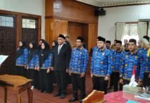 Bupati Pidie Sarjani Abdullah Lantik 17 Pejabat, Pesan Hindari Pungli dan Penyalahgunaan Wewenang Bupati Pidie H. Sarjani Abdullah, M.H., melantik dan mengambil sumpah sejumlah Pejabat Struktural dan Pejabat Fungsional di lingkungan Pemerintah Kabupaten Pidie, Senin (10/08/2026), yang berlangsung di Ruang Kerja Bupati Pidie